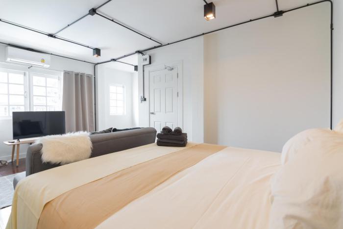 mini me hubs charm suites in old city