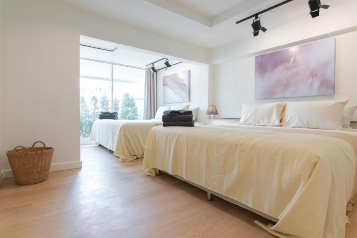 mini me hubs charm suites in old city