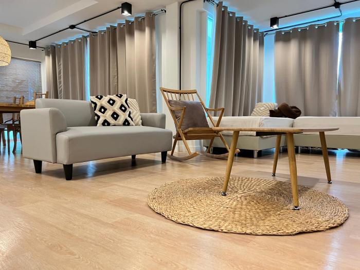 mini me hubs charm suites in old city