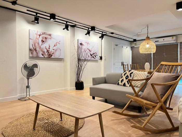 mini me hubs charm suites in old city