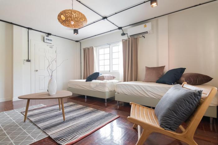 mini me hubs charm suites in old city