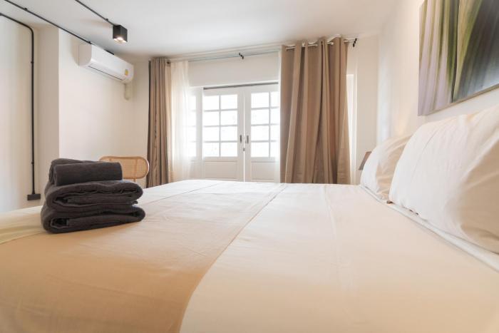 mini me hubs charm suites in old city