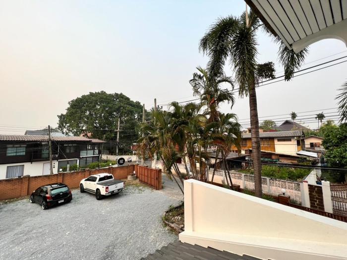 mini me hubs charm suites in old city