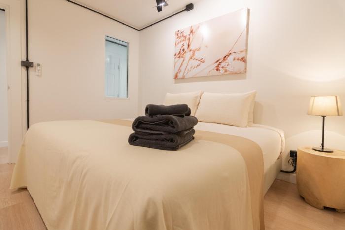 mini me hubs charm suites in old city