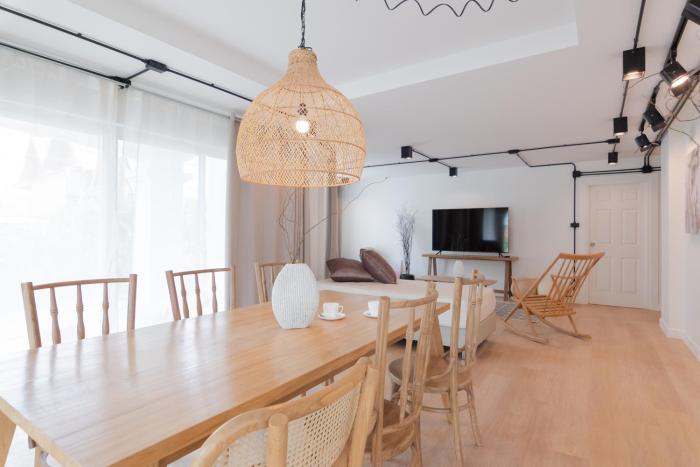 mini me hubs charm suites in old city