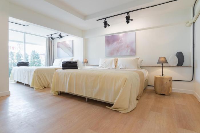 mini me hubs charm suites in old city