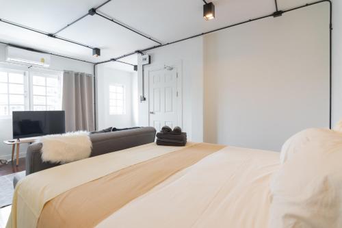 mini me hubs charm suites in old city