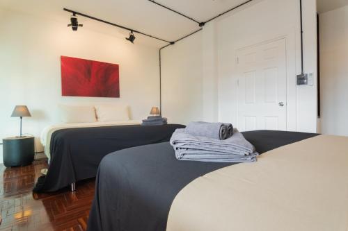 mini me hubs charm suites in old city