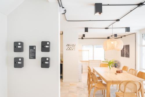 mini me hubs charm suites in old city