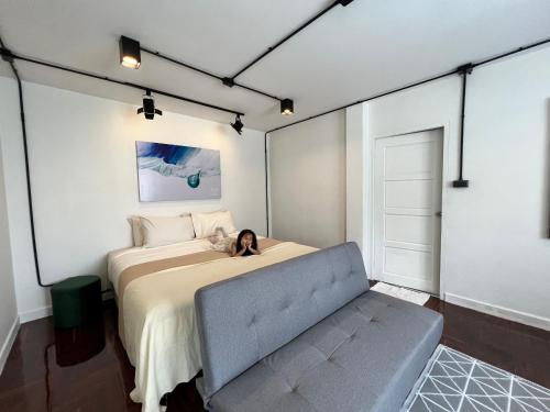 mini me hubs charm suites in old city