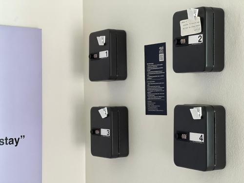 mini me hubs charm suites in old city