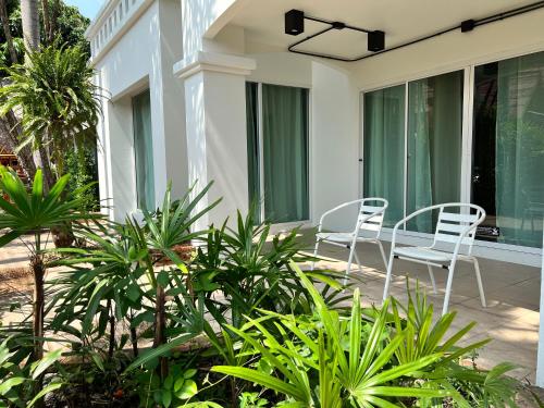 mini me hubs charm suites in old city