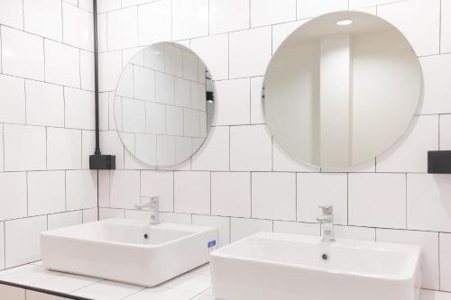 mini me hubs charm suites in old city