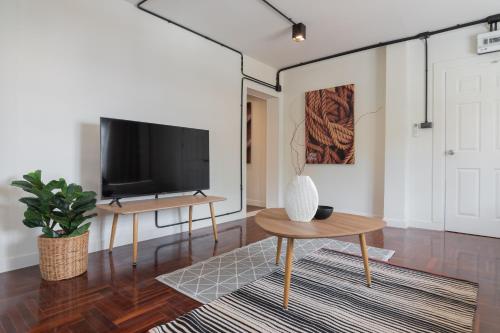 mini me hubs charm suites in old city