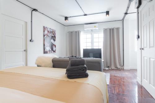 mini me hubs charm suites in old city