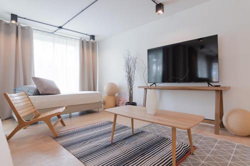 mini me hubs charm suites in old city