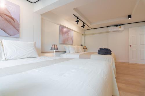 mini me hubs charm suites in old city