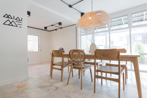 mini me hubs charm suites in old city