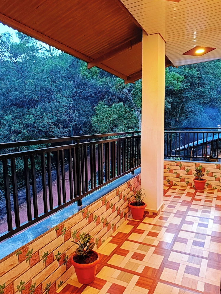 janani niwas matheran