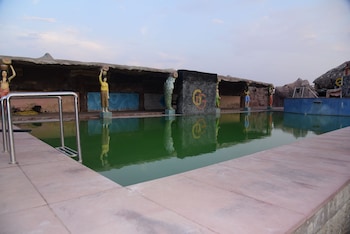 garh girvar resort and spa