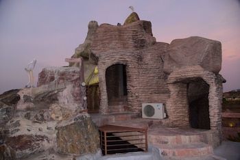 garh girvar resort and spa