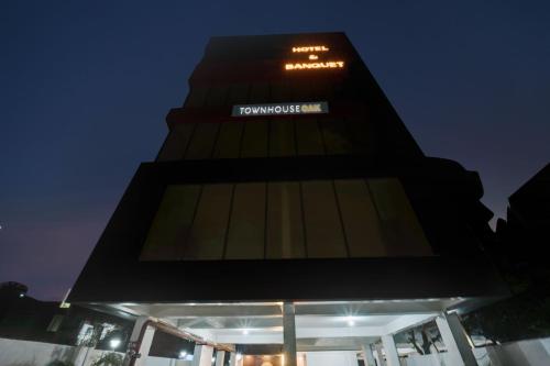 super townhouse oak the dev regency
