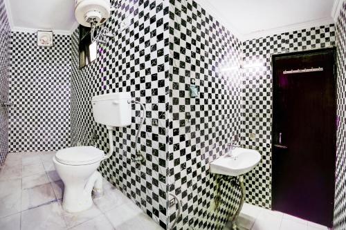 hotel o silver key kd plaza near saket metro station