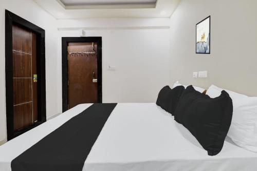 Super Hotel O Sri Harshitha Grand Near Zudio - Star Bazaar, Kundalhalli Gate,,3 star