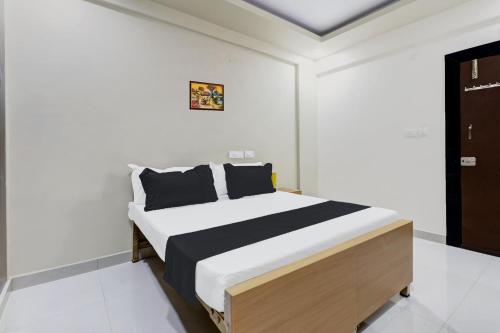 Super Hotel O Sri Harshitha Grand Near Zudio - Star Bazaar, Kundalhalli Gate,,3 star