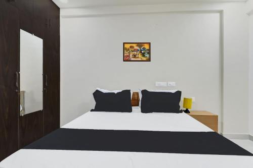 Super Hotel O Sri Harshitha Grand Near Zudio - Star Bazaar, Kundalhalli Gate,,3 star
