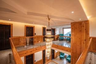 alt life luxe himalayan crown mcelodganj