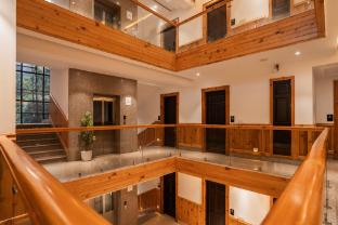 alt life luxe himalayan crown mcelodganj