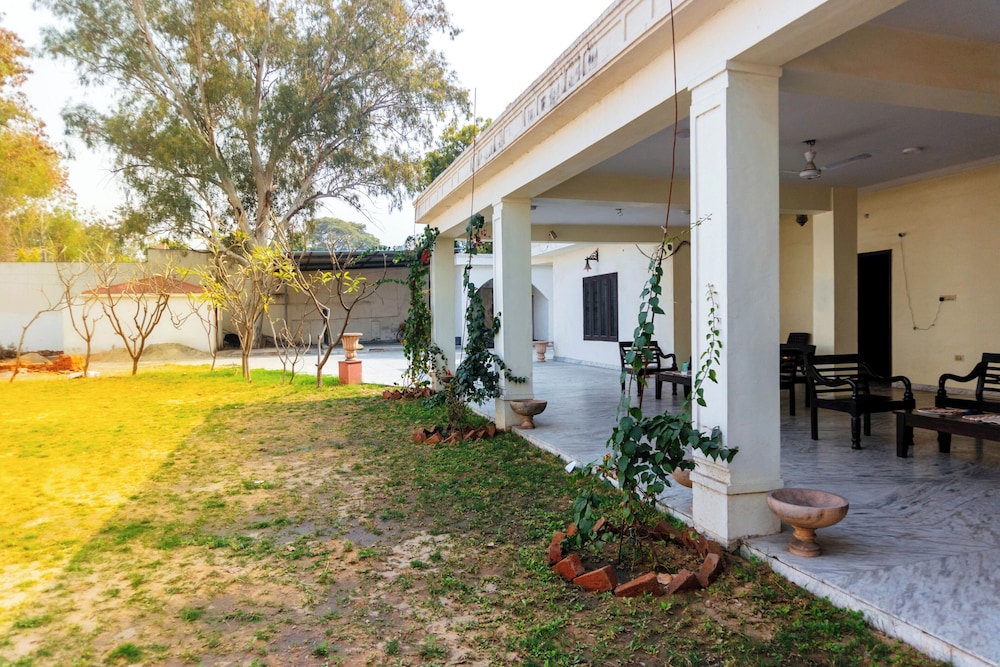 urban trippers shamiyana villa byarindam