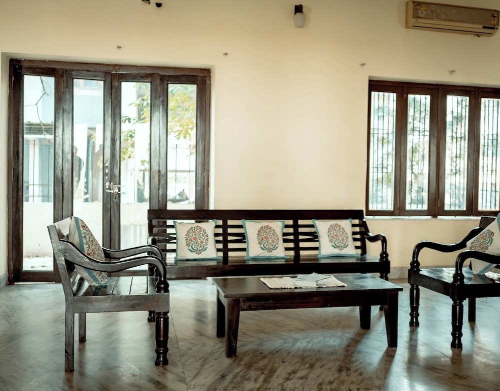 urban trippers shamiyana villa byarindam