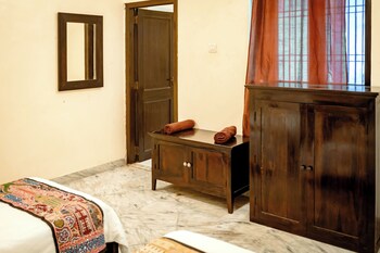 urban trippers shamiyana villa byarindam