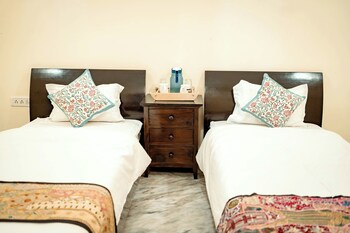 urban trippers shamiyana villa byarindam