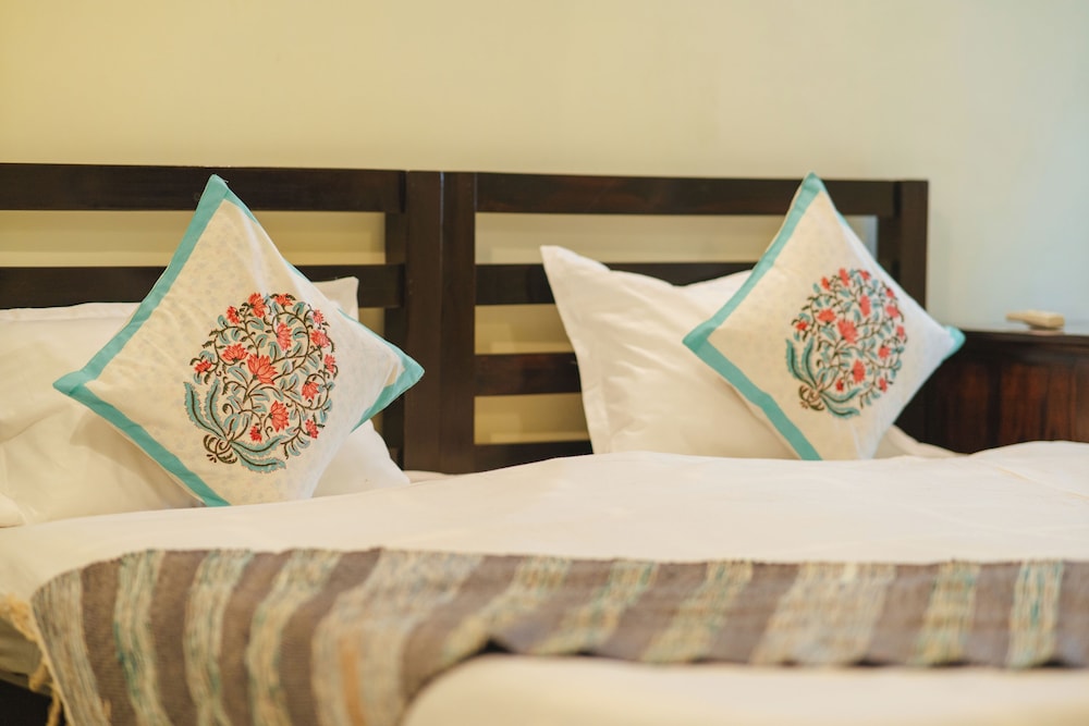 urban trippers shamiyana villa byarindam