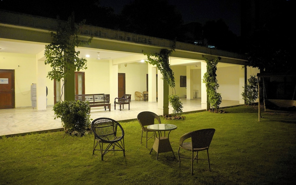 urban trippers shamiyana villa byarindam