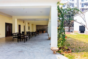 urban trippers shamiyana villa byarindam