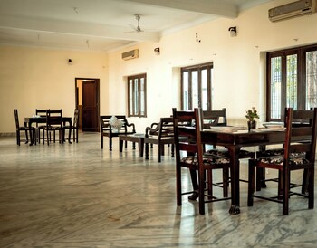 urban trippers shamiyana villa byarindam