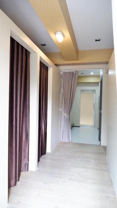 shi ro i poshtel