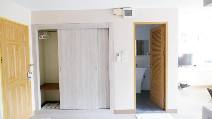 shi ro i poshtel