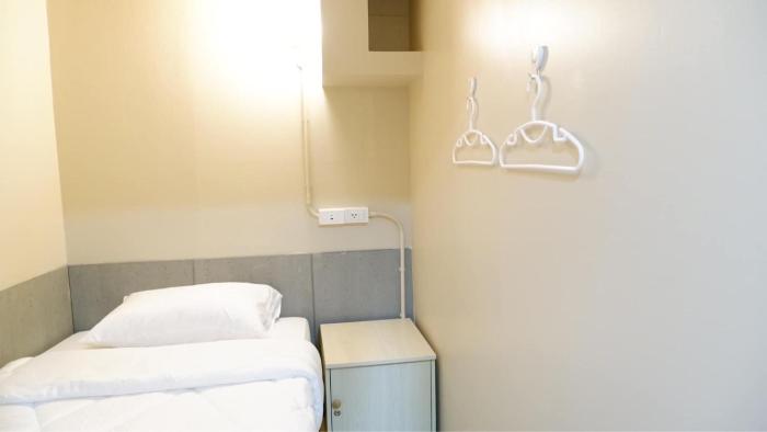 shi ro i poshtel