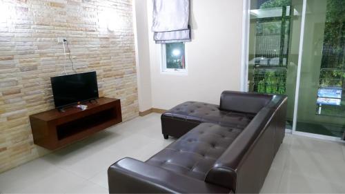 shi ro i poshtel
