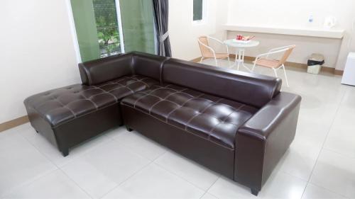 shi ro i poshtel