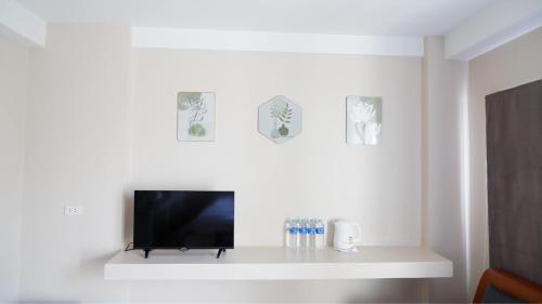shi ro i poshtel