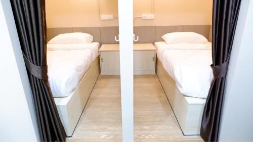 shi ro i poshtel
