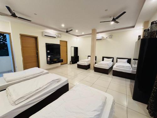 Lee Corbett Resort,,3 star