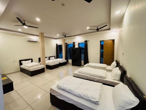 Lee Corbett Resort,,3 star