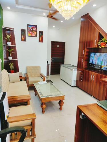 Hotel Golden Roof,,3 star